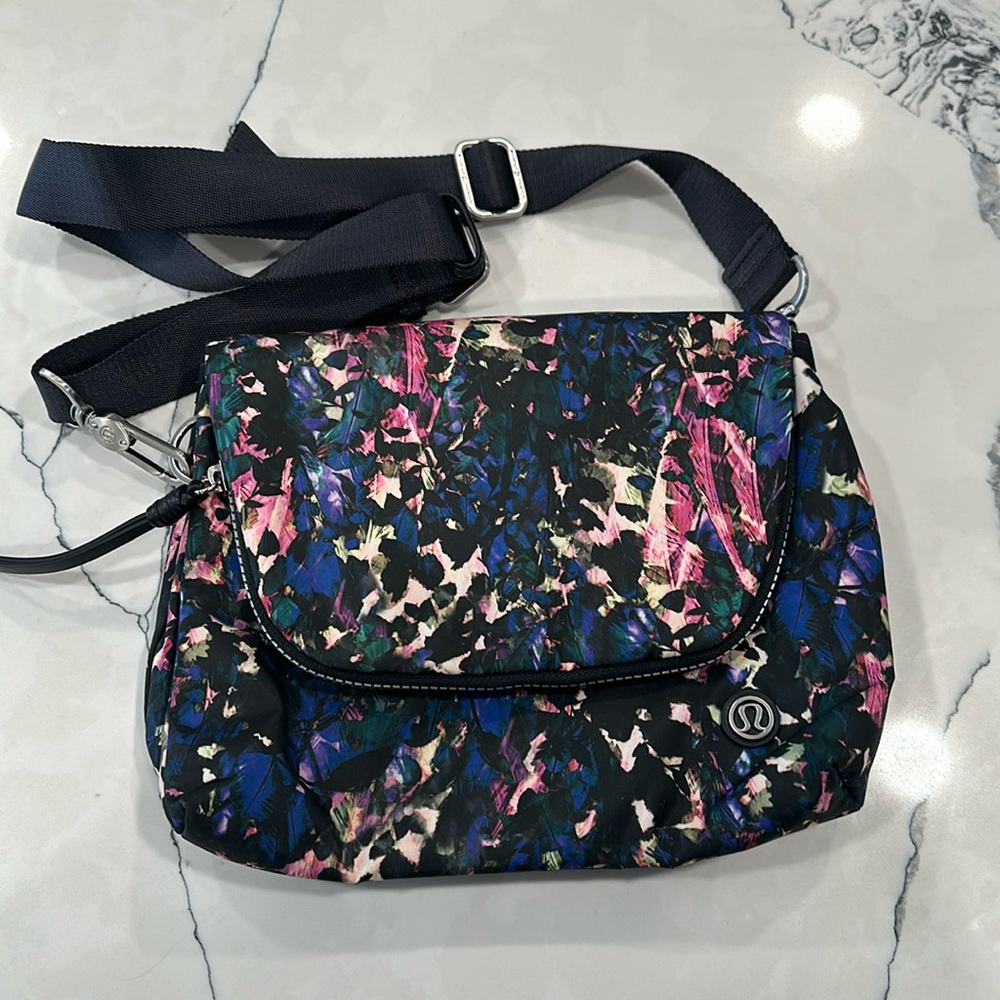 Lulu Lemon Cross Body/ Shoulder Bag